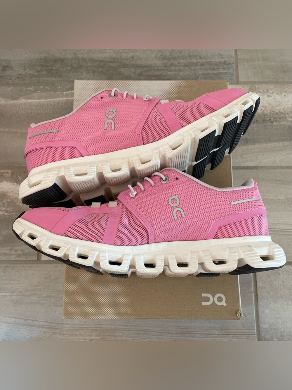 On Running Women's Cloud 6 Raspberry/White Women’s 8.5 Tennis Shoes - Picture 7 of 12